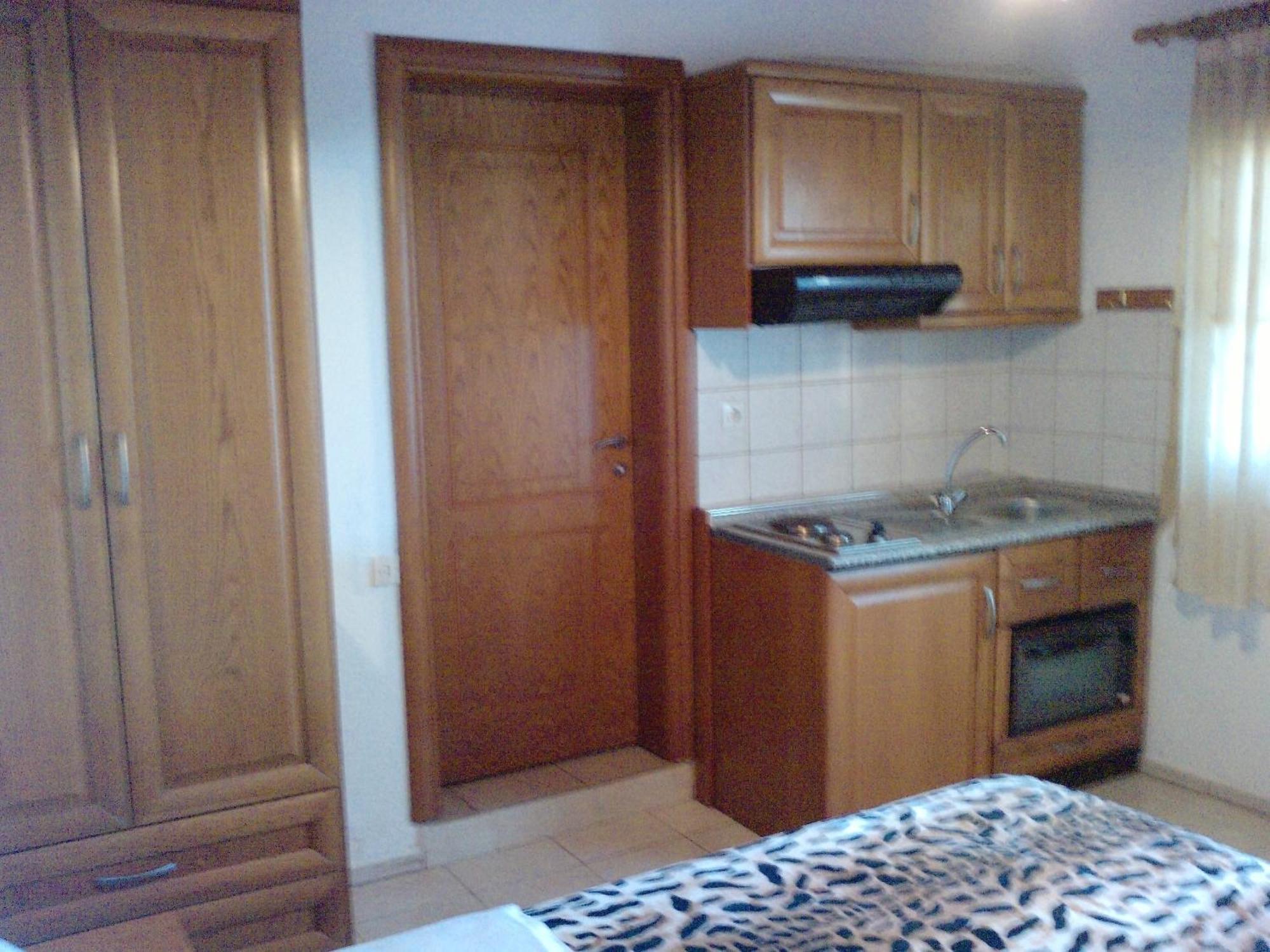Guesthouse Agnandi Káto Loutrákion Rom bilde