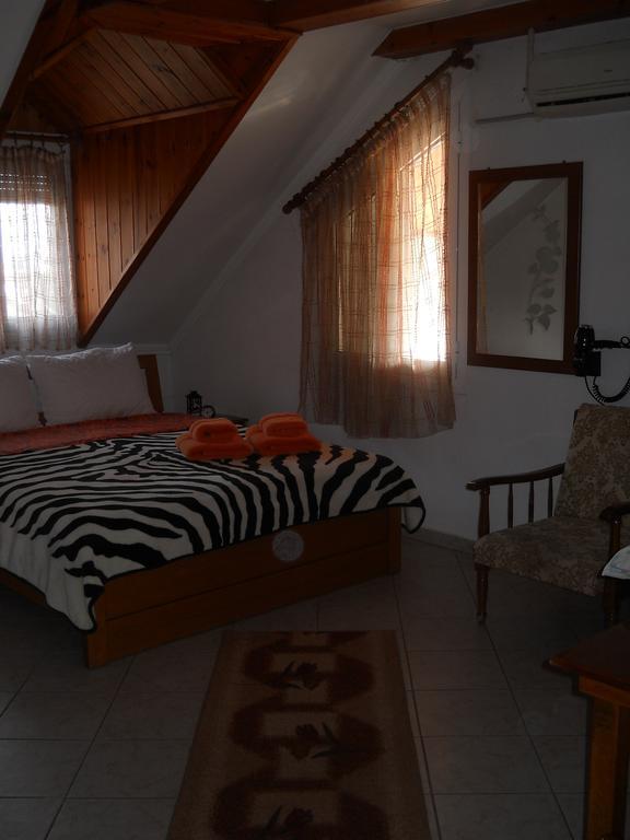 Guesthouse Agnandi Káto Loutrákion Rom bilde