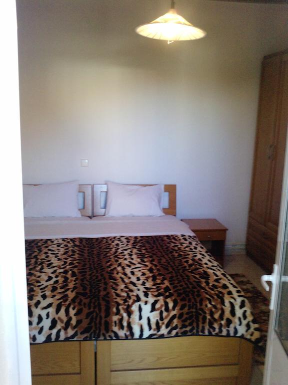Guesthouse Agnandi Káto Loutrákion Rom bilde